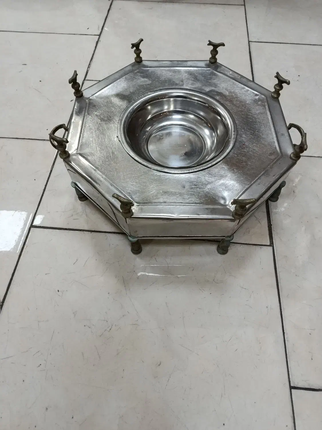 منقل استیل قدیمی با پایه ها و دسته ها ی برنزی|کلکسیون اشیاء عتیقه|کرج, گلشهر|دیوار