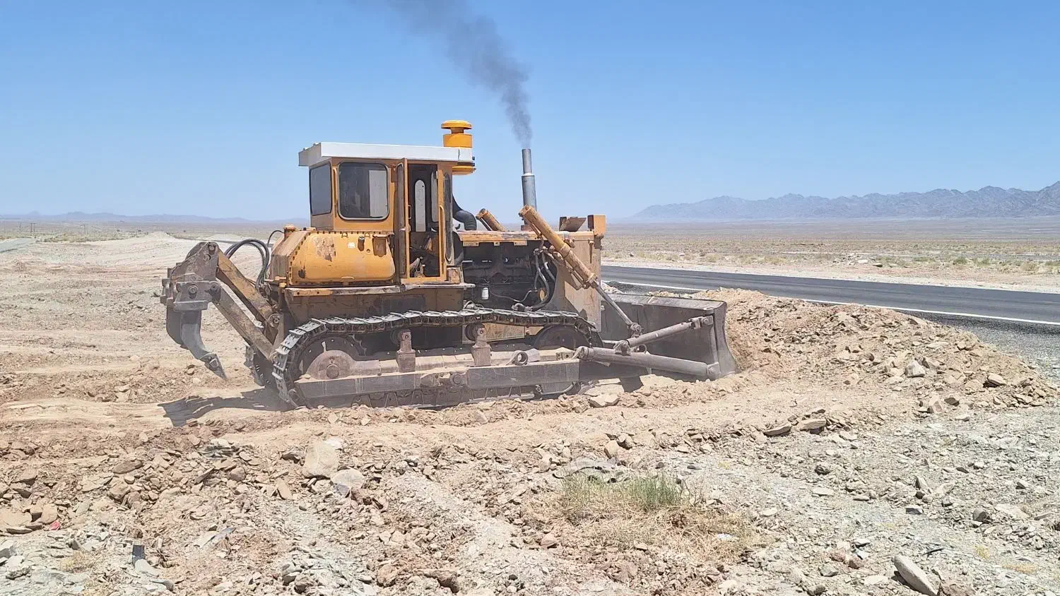 بلدوزر دی ۶۵ سریال ۴۱|خودرو سنگین|سراوان, |دیوار