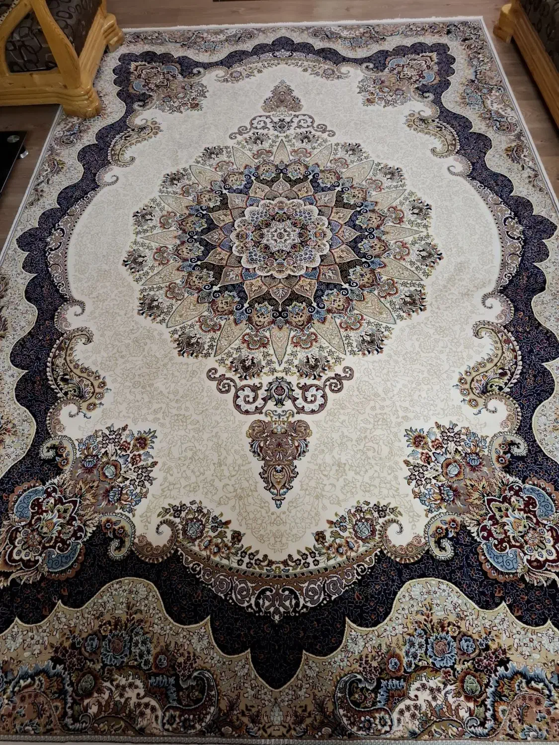 فرش ۶ متری خوش نقشه|فرش|شیراز, زرگری|دیوار