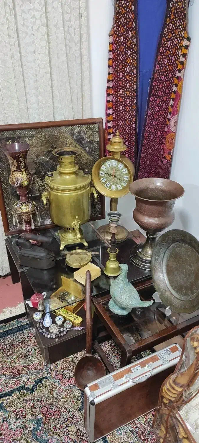 حراج فوری عتیقه قدیمی سماورزغال دیسکومی ساعت مس...|کلکسیون اشیاء عتیقه|نکا, |دیوار