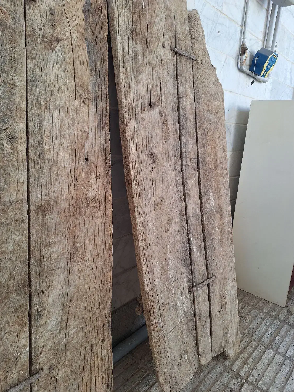 ۲. لت درب قدیمی چوبی|صنایع دستی و سایر لوازم تزئینی|سبزوار, فرهنگیان|دیوار