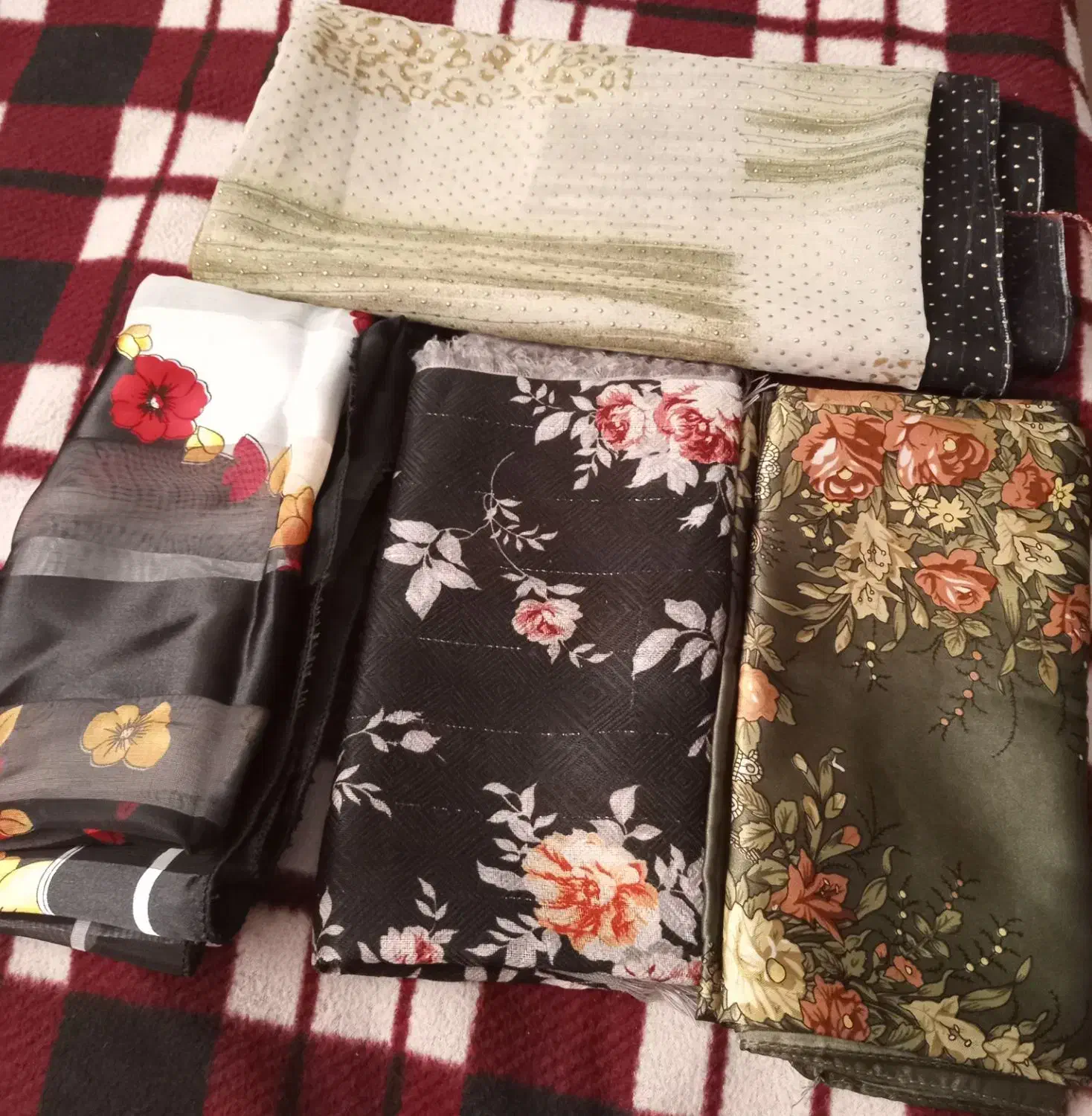 پارچه چادری و چادر دوخته شده وروسری|لباس|پرند, فاز ۱|دیوار