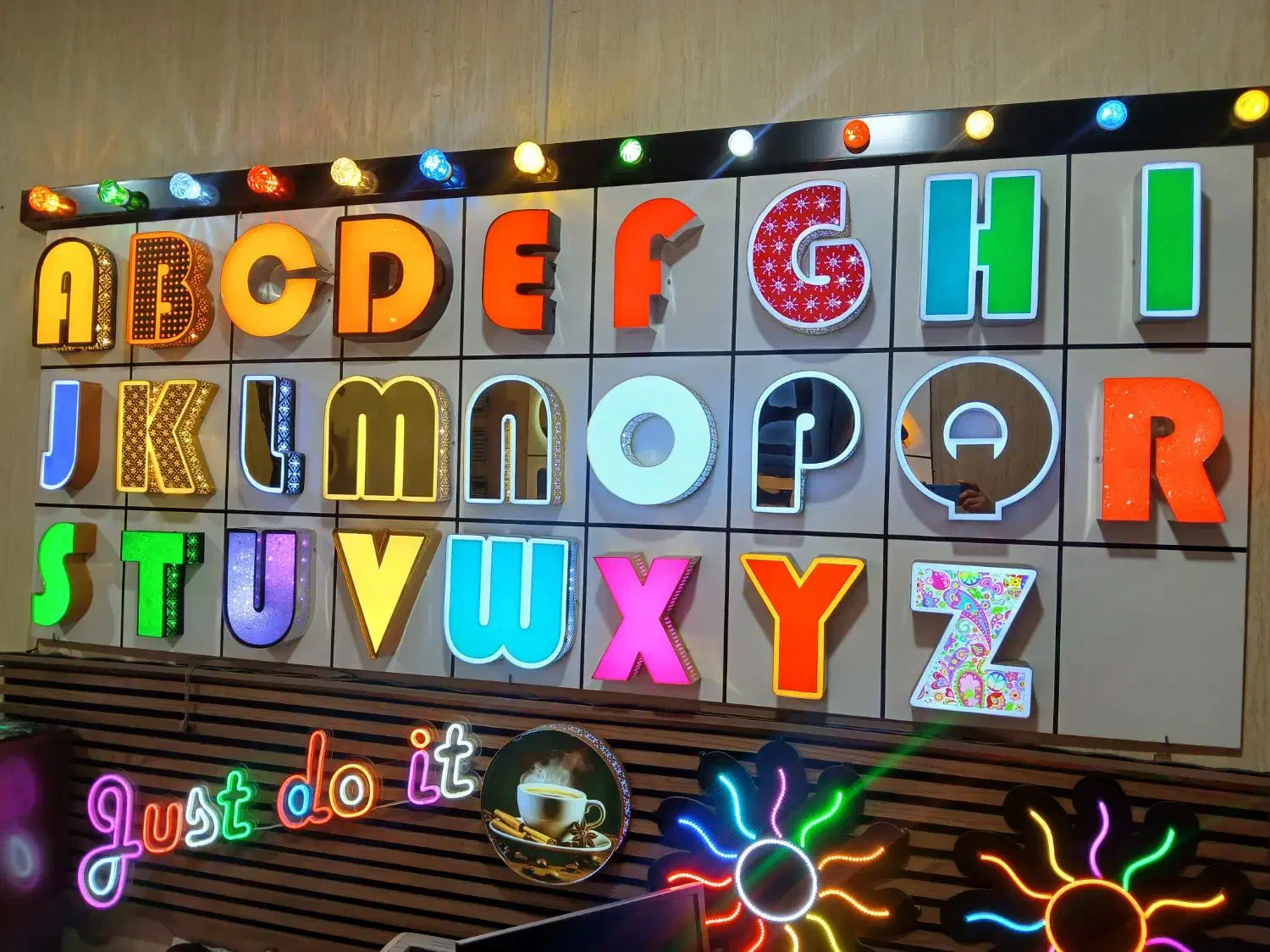 تابلوساز تابلوسازی چنلیوم چلنیوم ال ای دی نئون|خدمات پیشه و مهارت|مشهد, زیبا شهر|دیوار