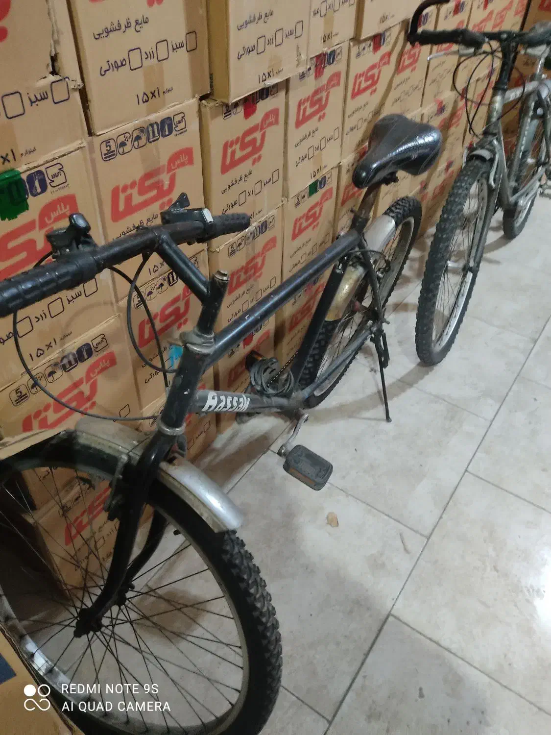 دوچرخه|دوچرخه، اسکیت، اسکوتر|میانه, |دیوار