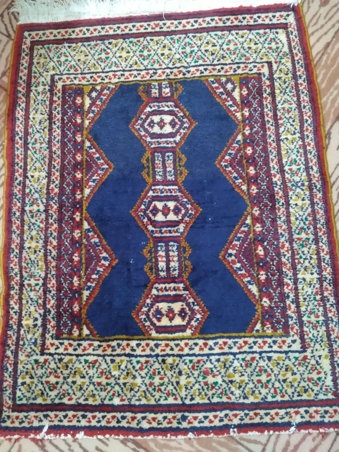 قالیچه قدیمی|کلکسیون اشیاء عتیقه|آستانه اشرفیه, |دیوار