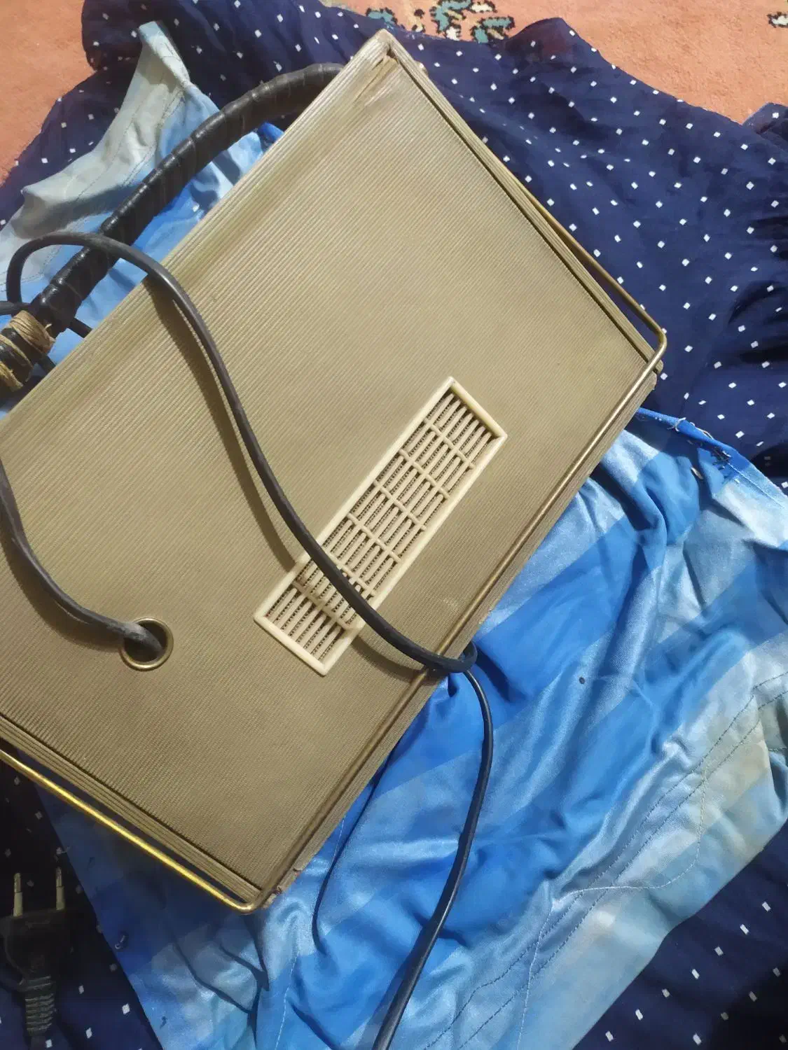 رادیو کلکسیونی|کلکسیون اشیاء عتیقه|میان جلگه, |دیوار