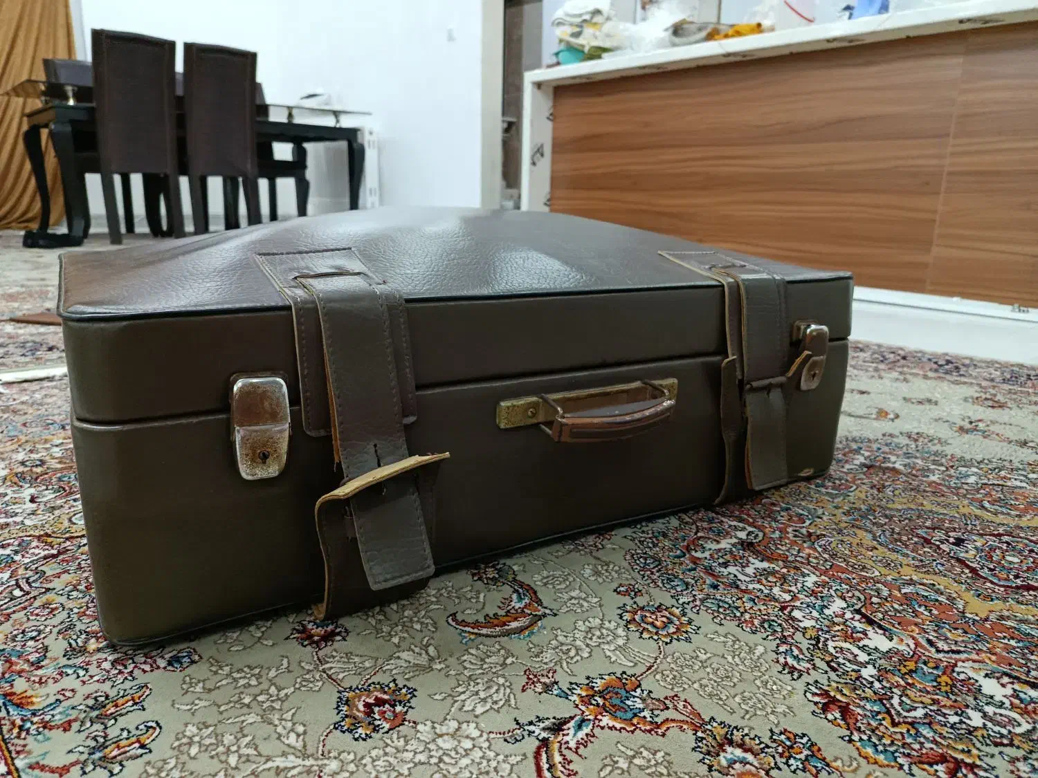 چمدان قدیمی عتیقه|کلکسیون اشیاء عتیقه|وحیدیه, |دیوار