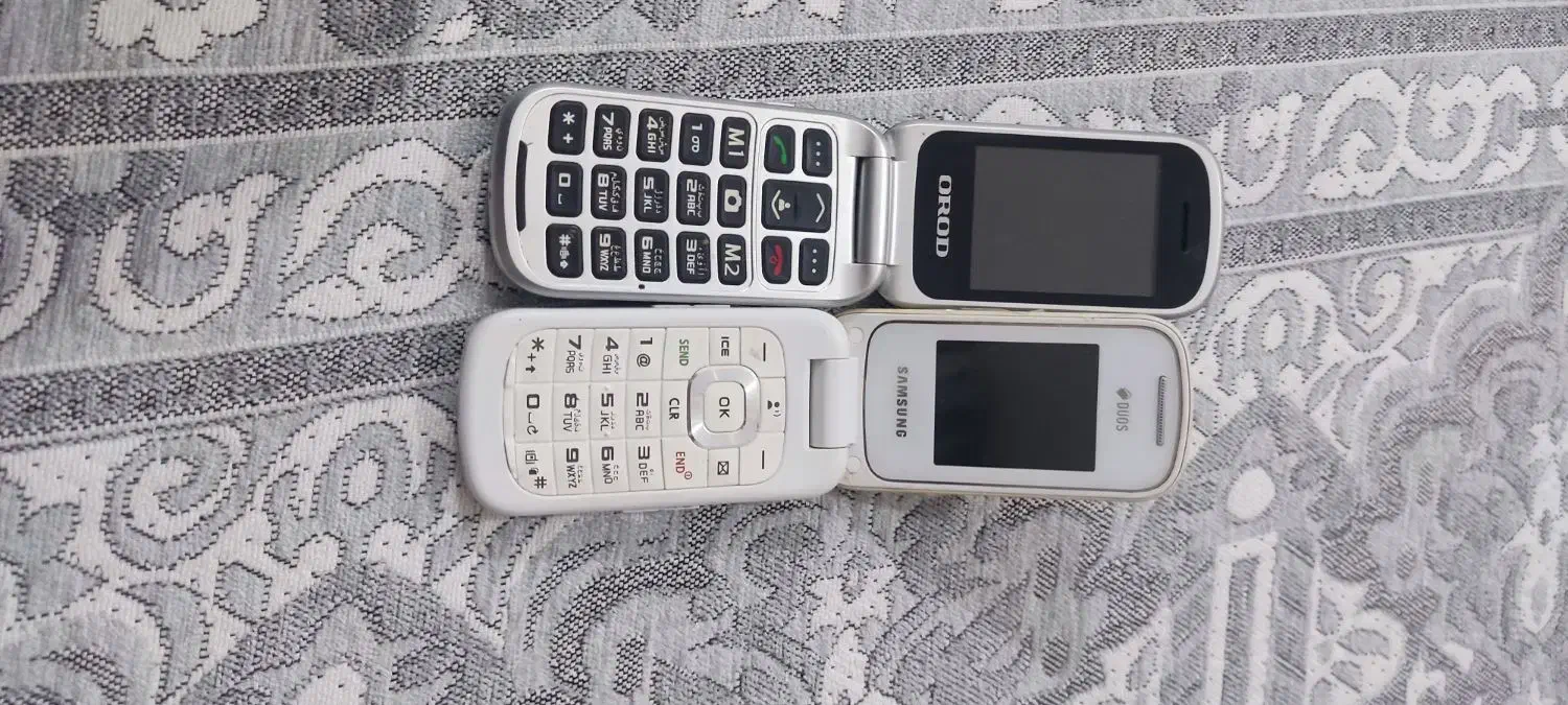 گوشی تاشو سامسونگ|موبایل|شاهین دژ, |دیوار