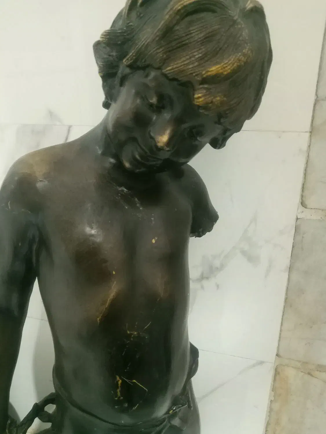 مجسمه برنزی انتیک وارداتی پسرجنگل|کلکسیون اشیاء عتیقه|نسیمشهر, |دیوار