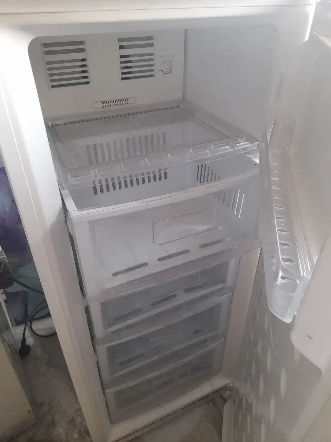 فریزرکوچیک سامسونگ نفراست.فریزرسامسونگ سالم|یخچال و فریزر|لنگرود, |دیوار