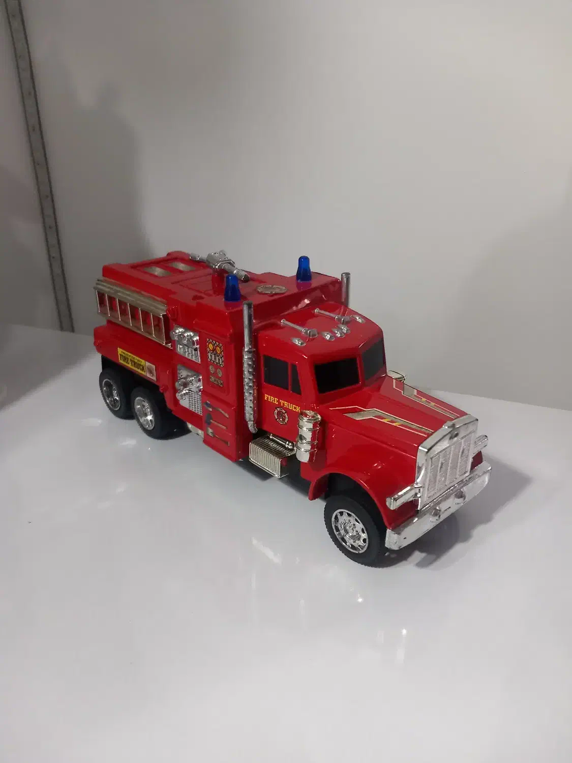 اسباب بازی رباط و ماشین|اسباب‌بازی بچه|رشت, نامجو|دیوار