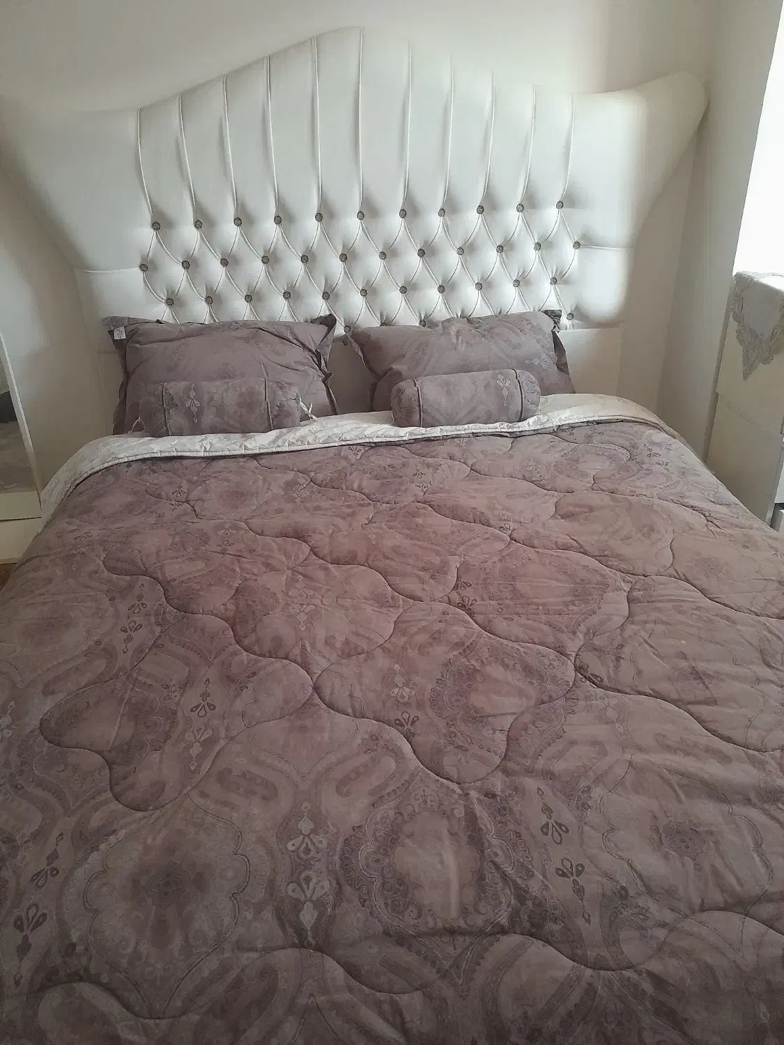 تخت و میز آرایش|تخت و سرویس خواب|آمل, |دیوار