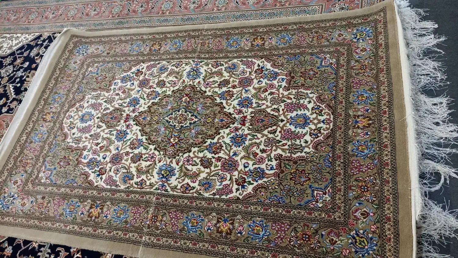 قالی دستبافت|فرش|باغستان, |دیوار