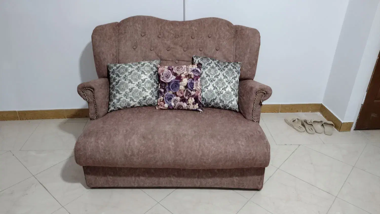 مبل راحتی ۷نفره با میزوسط و ۴عدد عسلی شیشه ای|مبلمان خانگی و میز عسلی|اراک, |دیوار