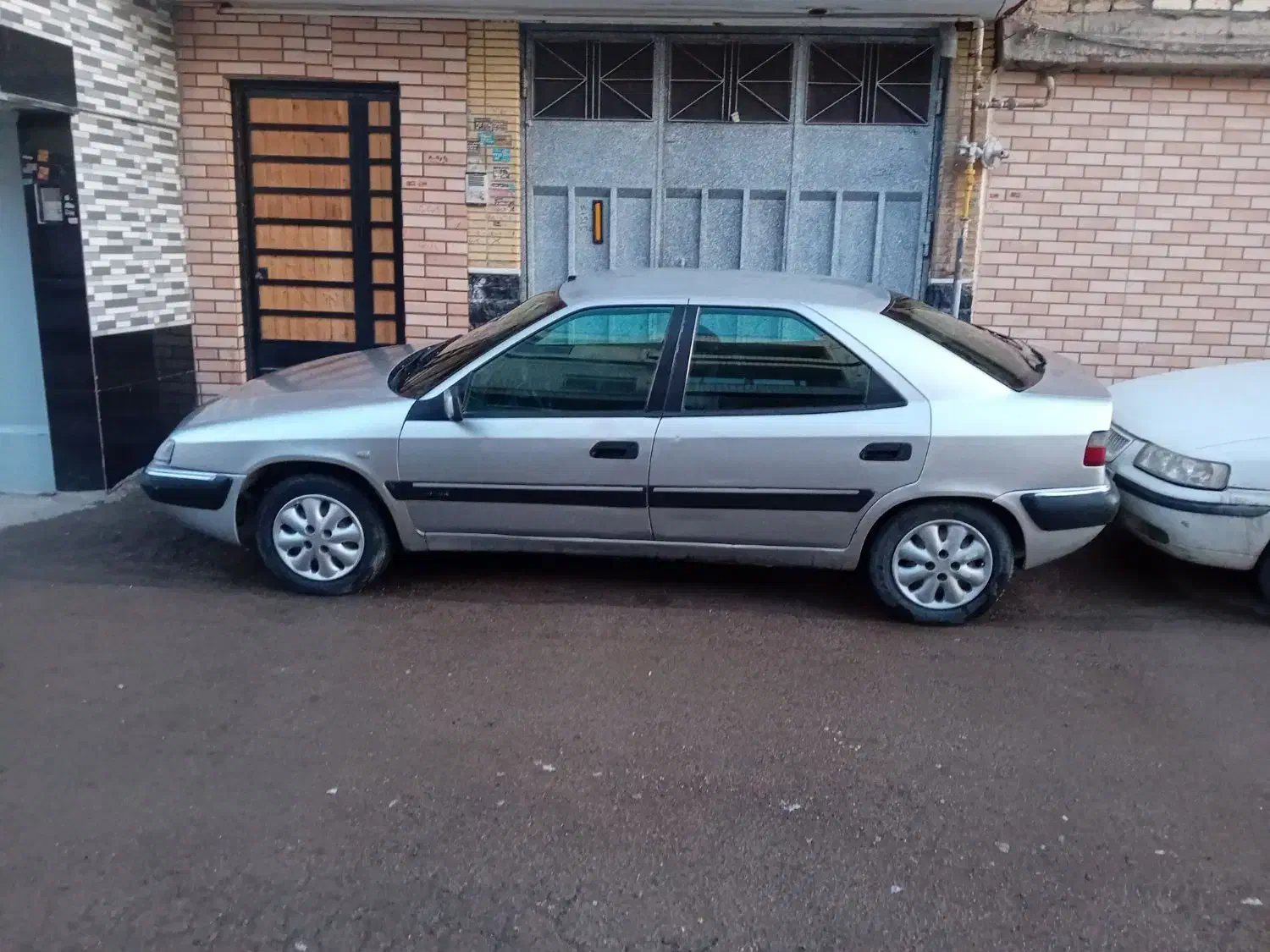 زانتیا ۸۴ نقره ای  ۲۰۰۰|خودرو سواری و وانت|خمینی‌شهر, |دیوار