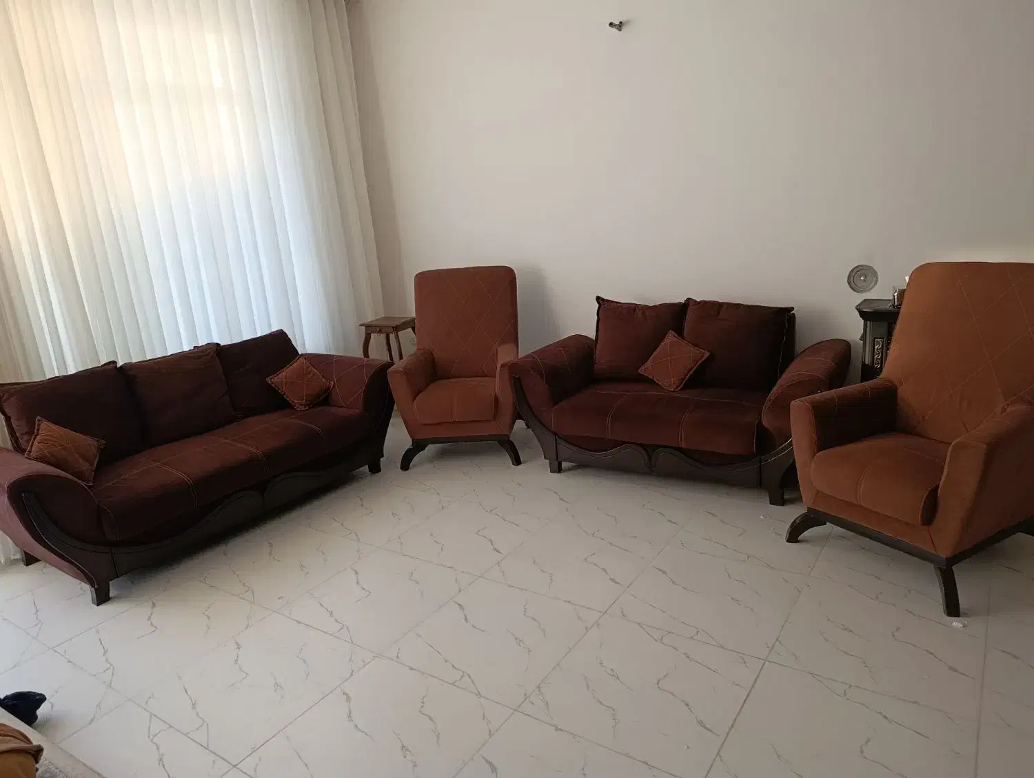 مبل هفت نفره در حد نو و یک عدد کمد|مبلمان خانگی و میز عسلی|مرودشت, ثبت احوال|دیوار