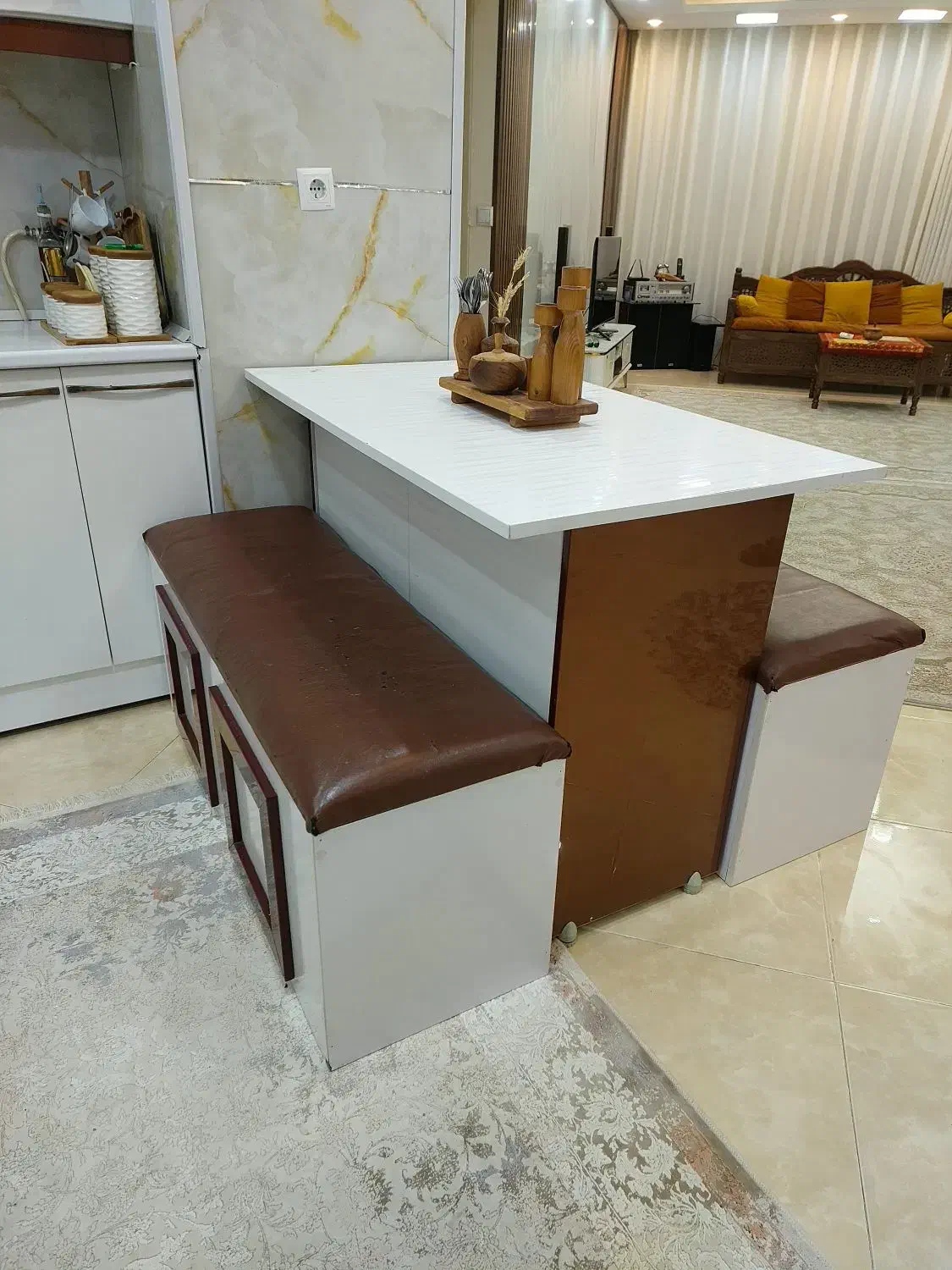 جزیره و نیمکت|صندلی و نیمکت|فولادشهر, C3|دیوار