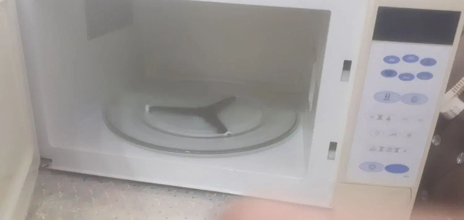 ماکروفر در حد نو هست کم کار کرده جنس بوتان|اجاق گاز و لوازم برقی پخت‌وپز|رشت, جماران|دیوار