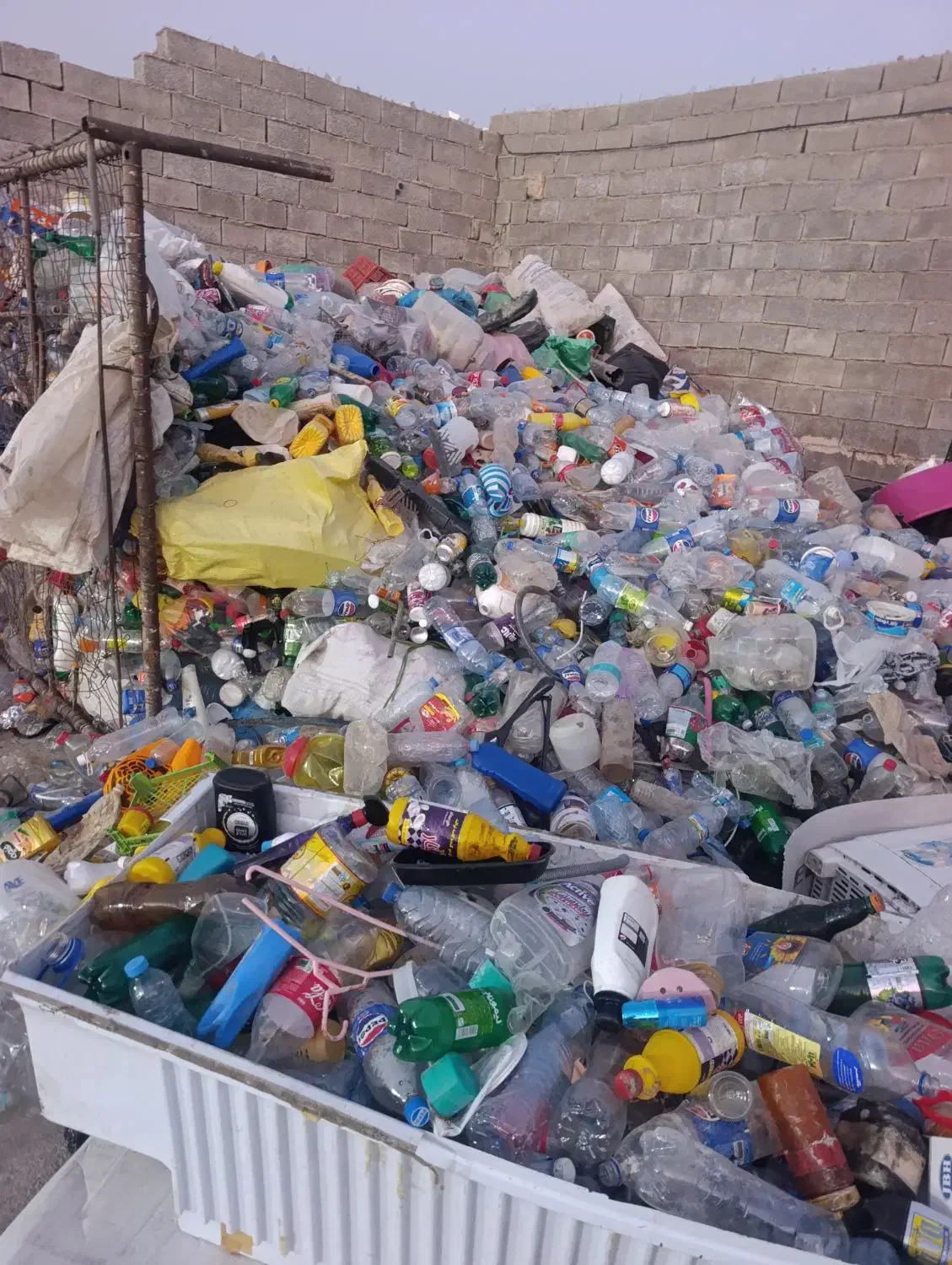 مرکزخرید ضایعات تمام ضایعات پلاستیک کارتن آهن و...|عمدهفروشی|بهبهان, |دیوار