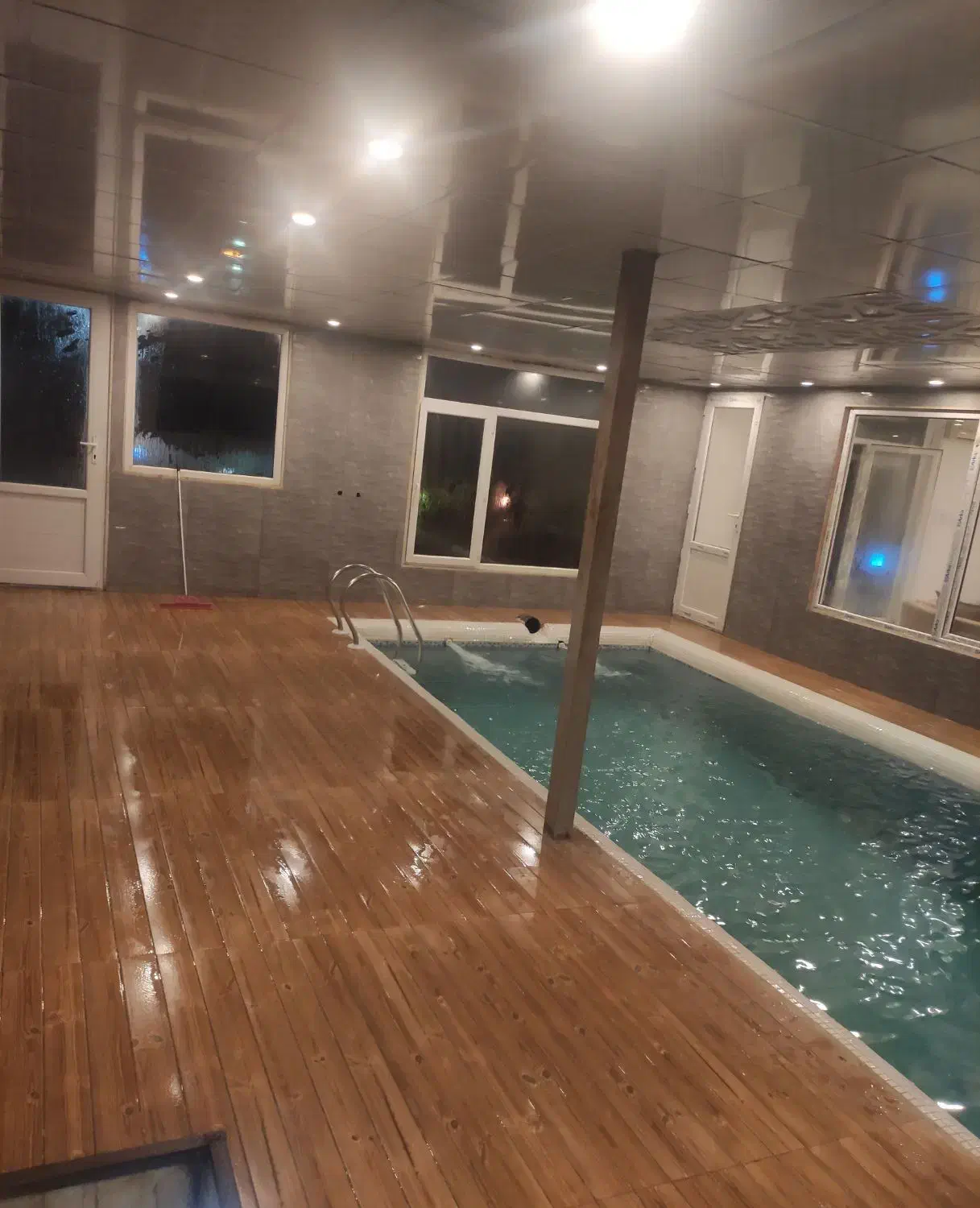 ویلا رامجین استخر سرپوشیده آبگرم|اجارهٔ کوتاهمدت ویلا و باغ|کرج, گوهردشت|دیوار