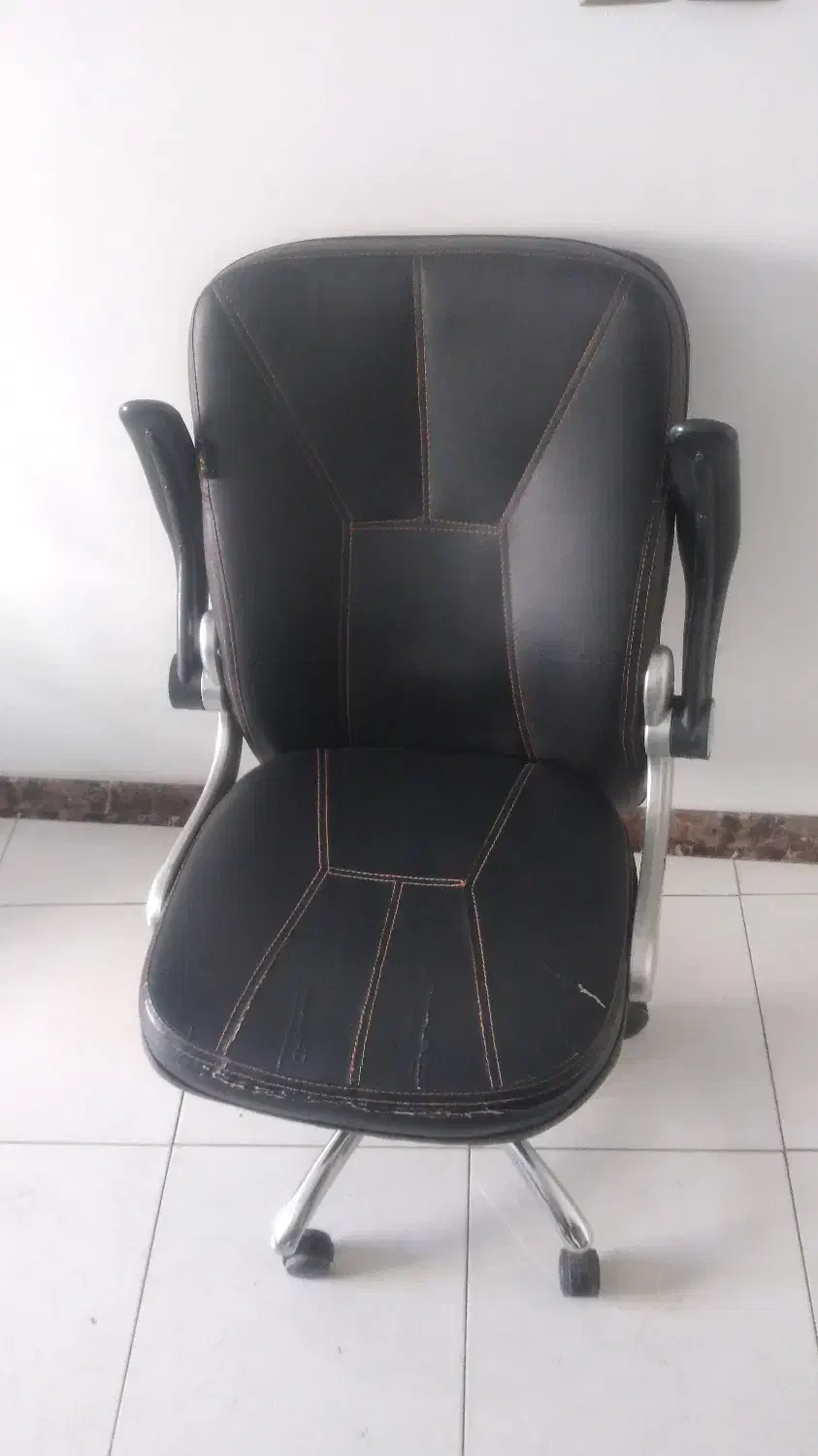 صندلی چرم اداری مشکی|مبلمان اداری|تهران, علم و صنعت|دیوار