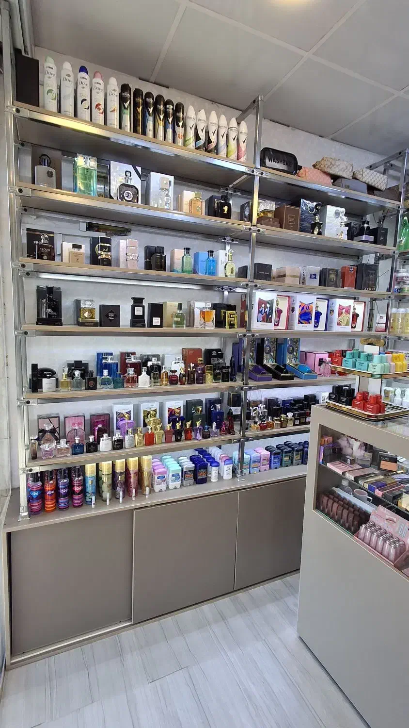 لوازم ارایشی و ادکلن|آرایشی، بهداشتی، درمانی|هشتگرد, مدرس|دیوار