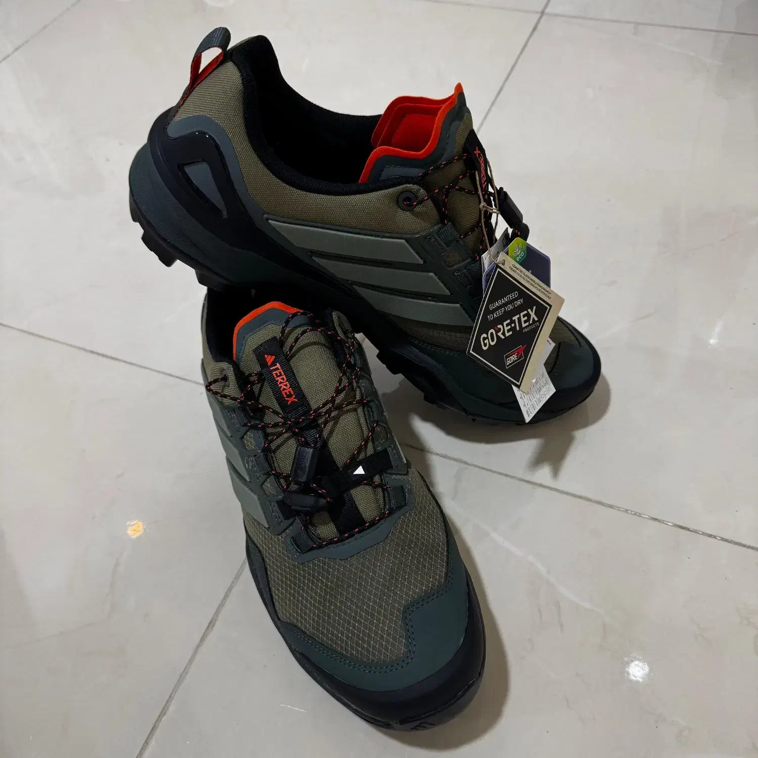 کتونی آدیداس ترکس اورجینال|کیف، کفش، کمربند|رشت, فلسطین|دیوار