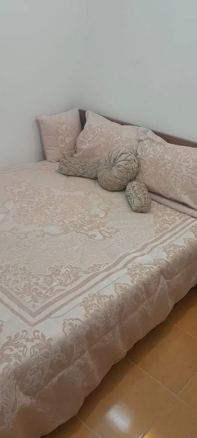 تخت دو نفره|تشک تختخواب|دلیجان, |دیوار