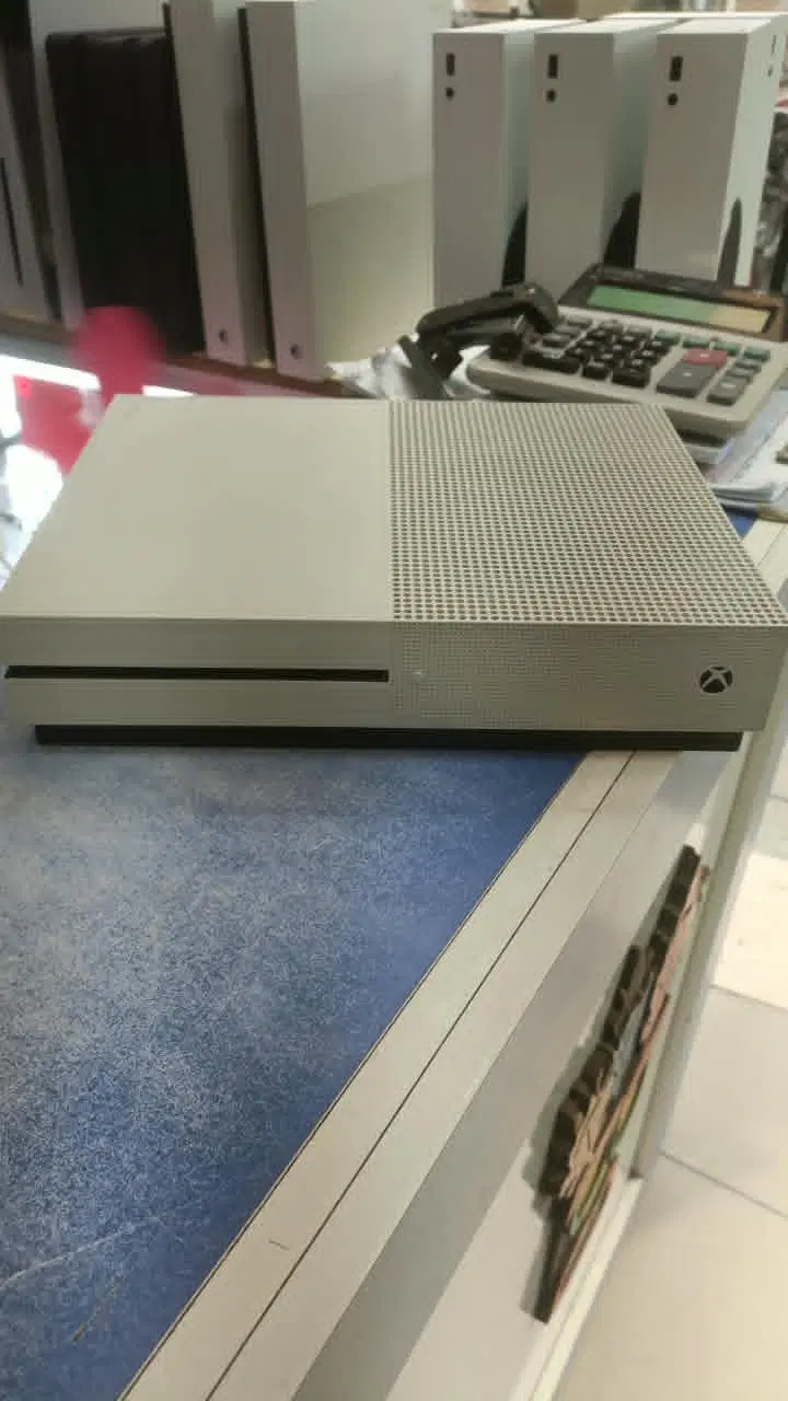 xbox ones 1tb|کنسول، بازی ویدئویی و آنلاین|تهران, لاله زار|دیوار