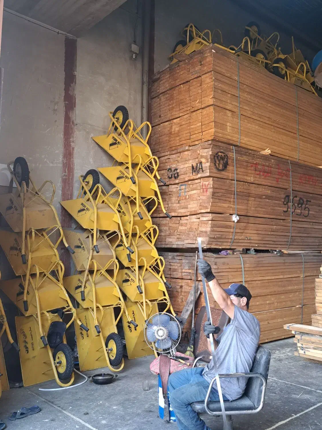 نردبان چوبی از ۲تا۷ متر الوار بنایی (تخته بشکه)بیل|مصالح و تجهیزات ساختمان|تهران, امامت|دیوار