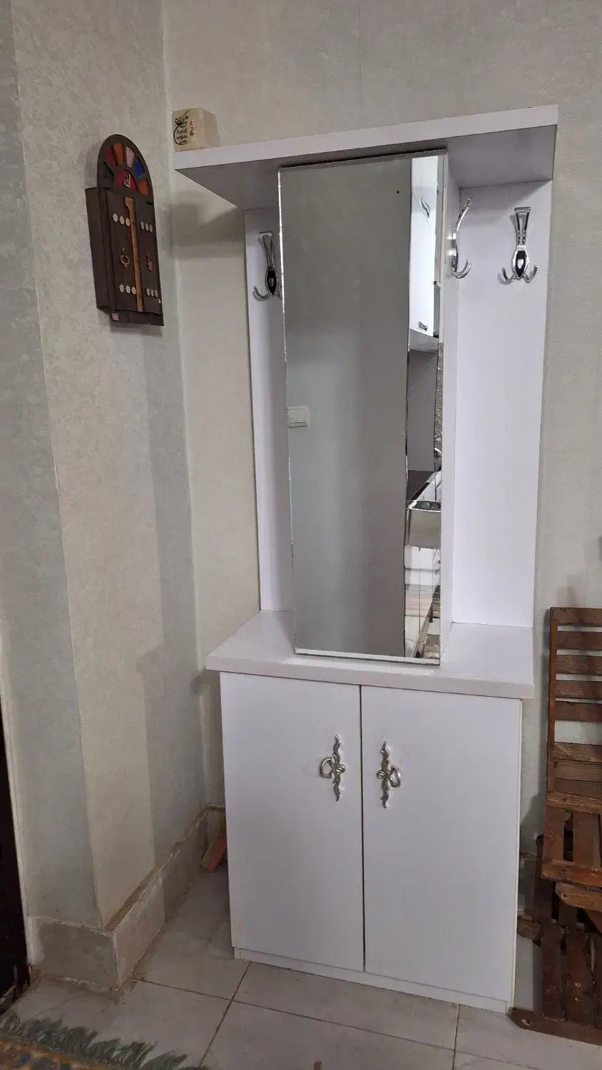 جاکفشی|جاکفشی، کمد، دراور|مسجد سلیمان, |دیوار