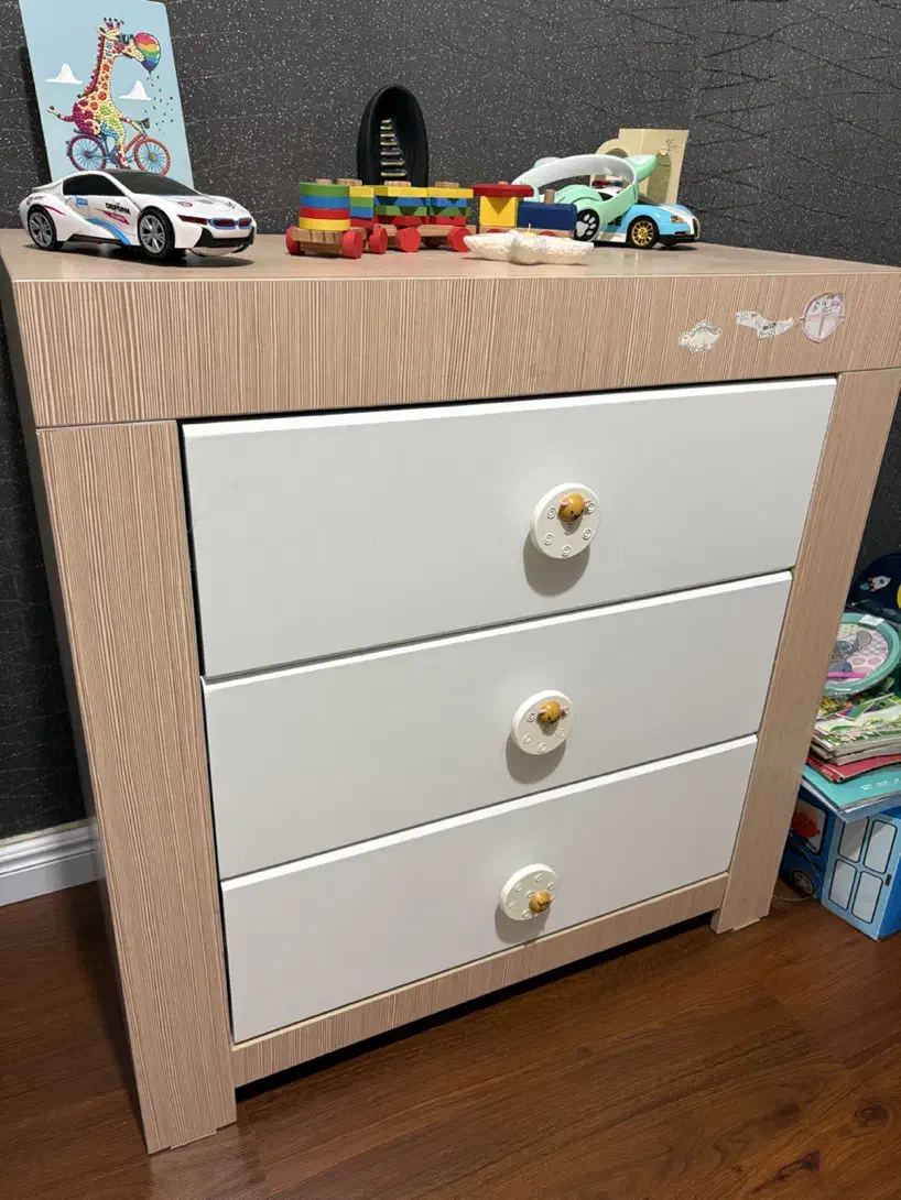 سرویس کودک و مبل کارکرده|مبلمان خانگی و میز عسلی|رشت, ساغری سازان|دیوار