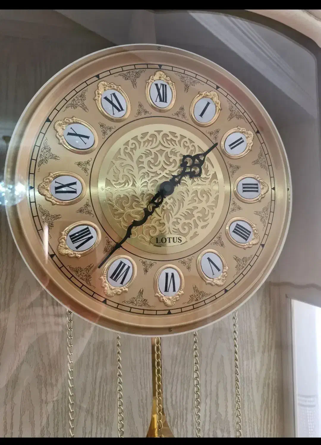 ساعت ایستاده کنار سالنی برند لوتوس اصل|ساعت دیواری و تزئینی|کرج, باغستان|دیوار