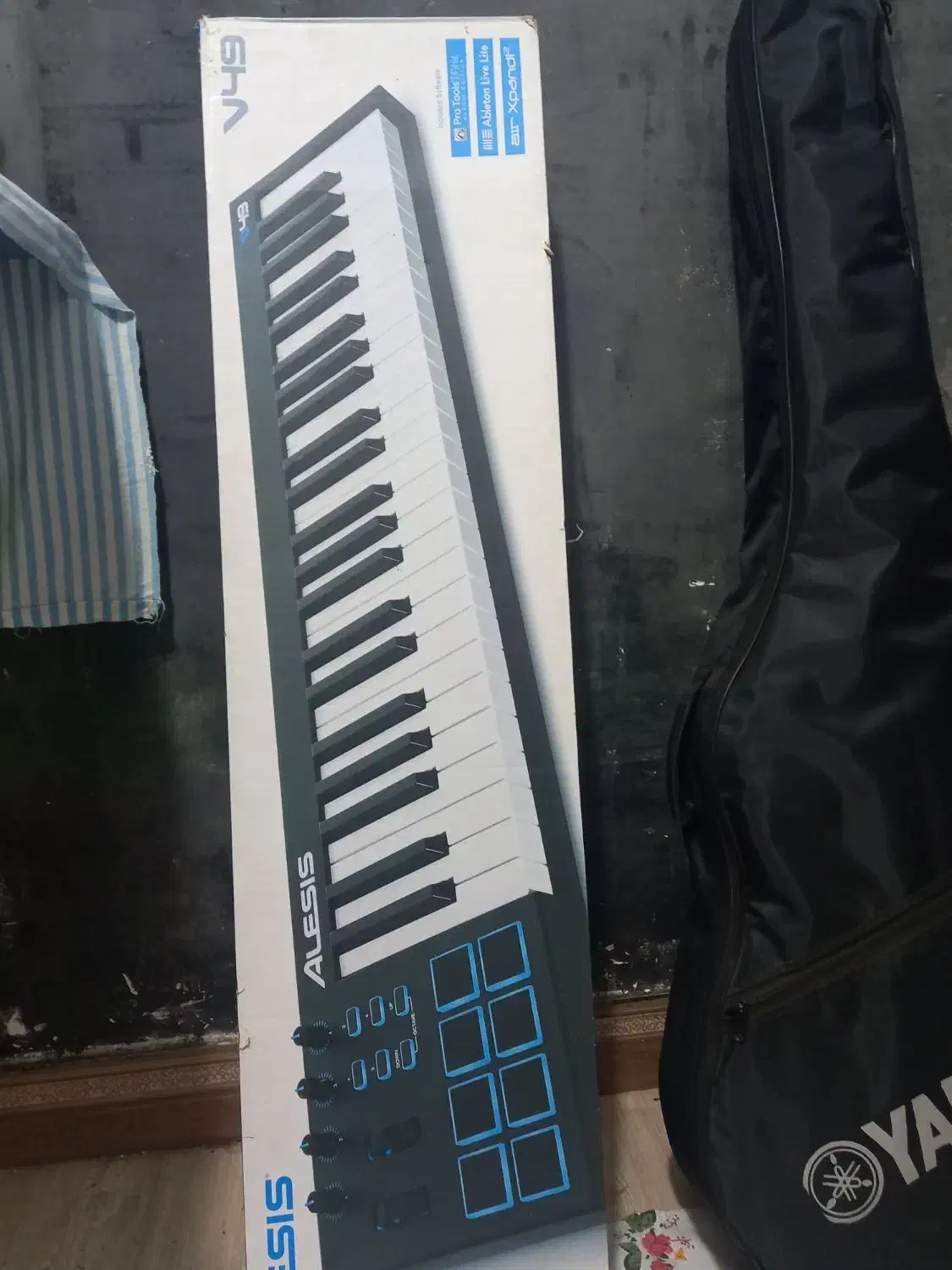 نو استفاده نشده.|پیانو، کیبورد، آکاردئون|رشت, جماران|دیوار