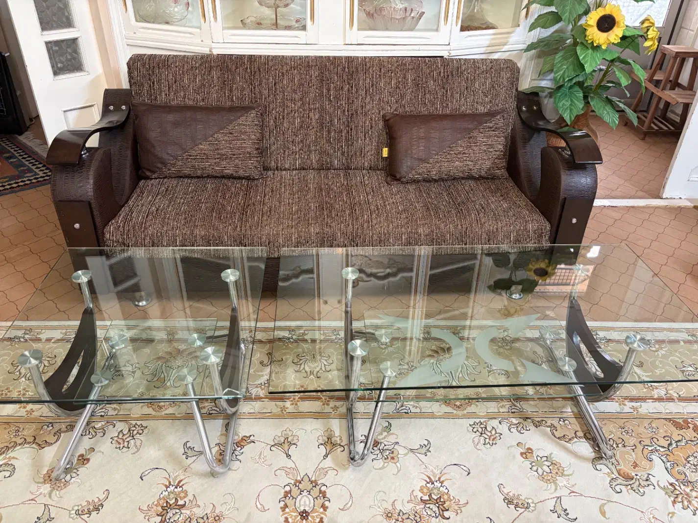 مبل ۳‌نفره چوب و چرم|مبلمان خانگی و میز عسلی|نیشابور, دارایی|دیوار