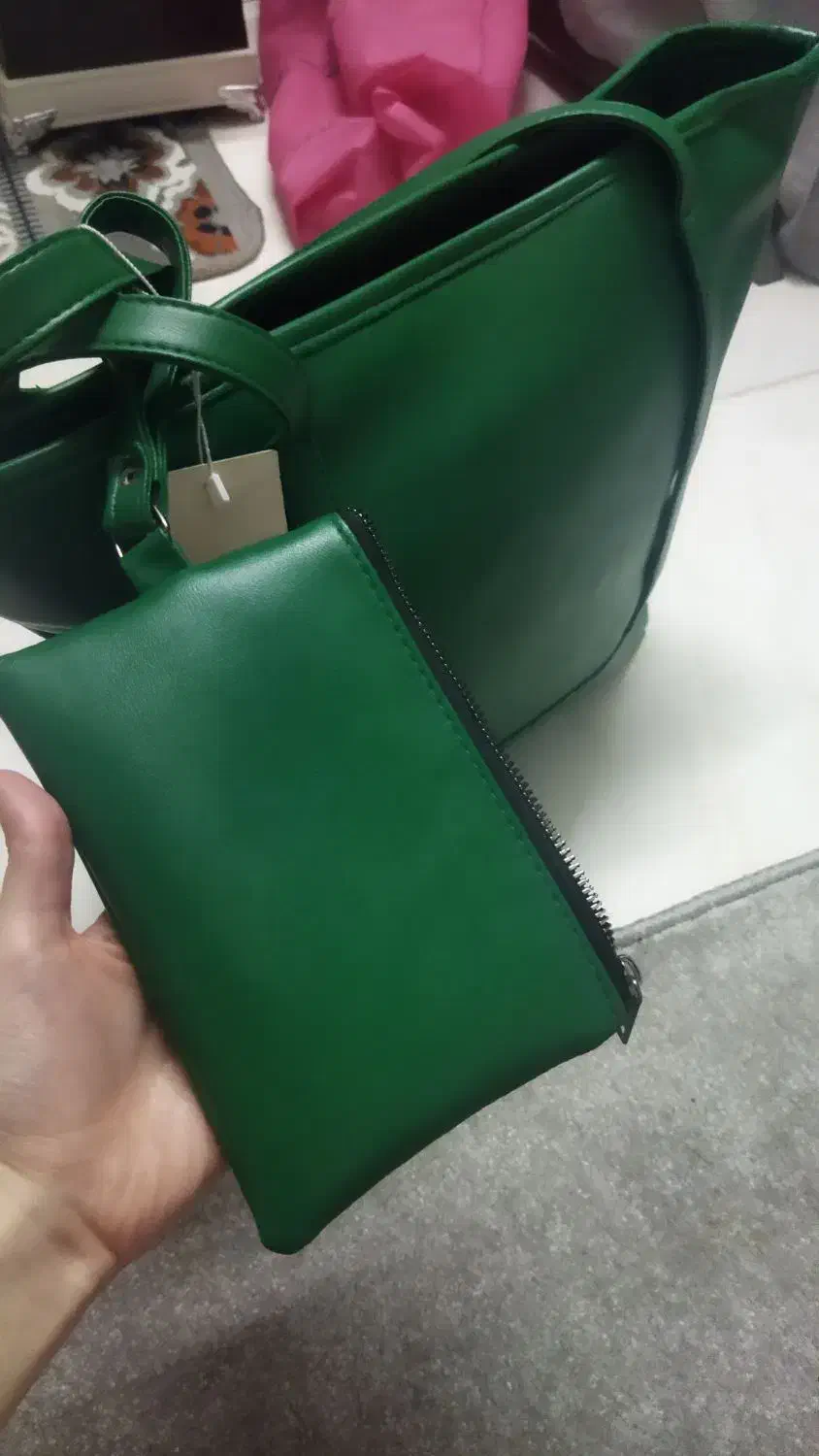 کیف سبز|کیف، کفش، کمربند|نیشابور, خط کاشمر|دیوار