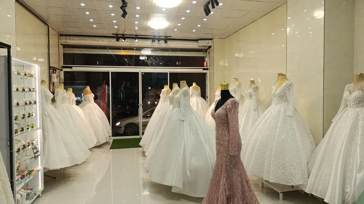 لباس عروس|لباس|ملایر, |دیوار