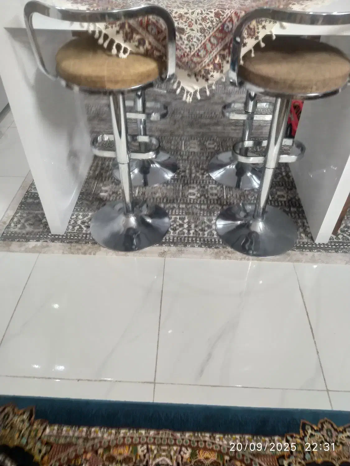 میز ناهار خوری.جزیره|میز و صندلی غذاخوری|شاهینشهر, شهرک گلدیس|دیوار