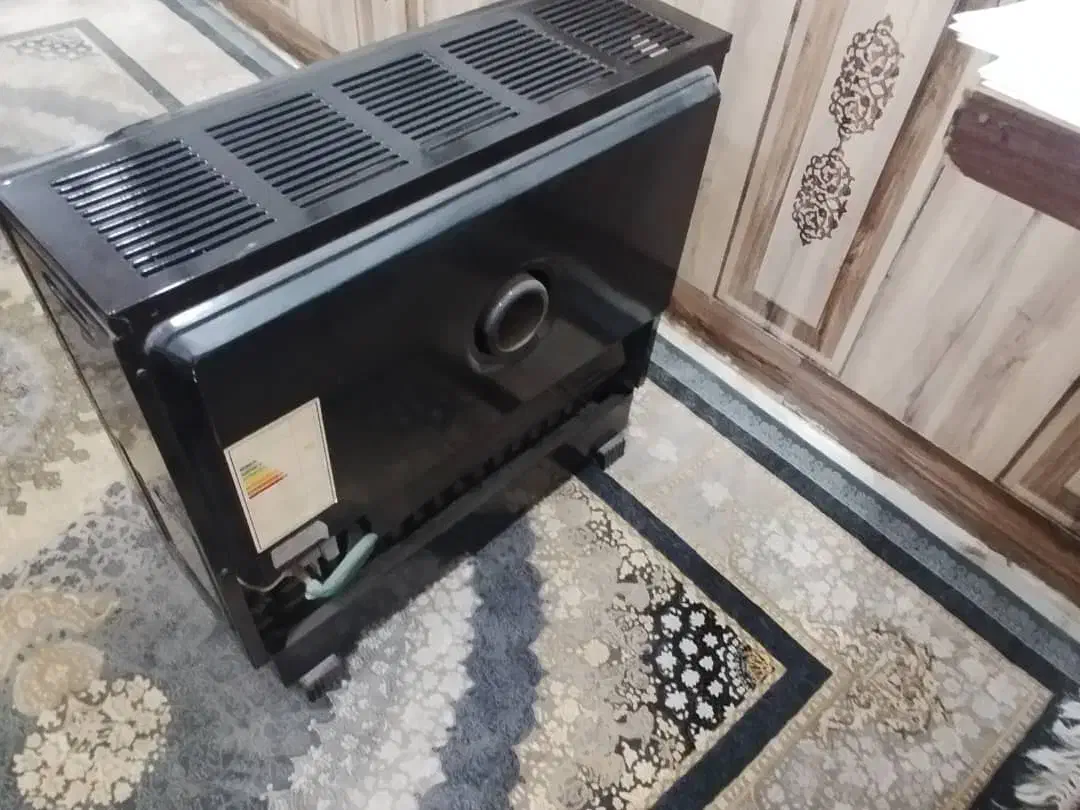 بخاری دودکش دار بسیار تمیز نو نو|بخاری، هیتر، شومینه|باوی, |دیوار