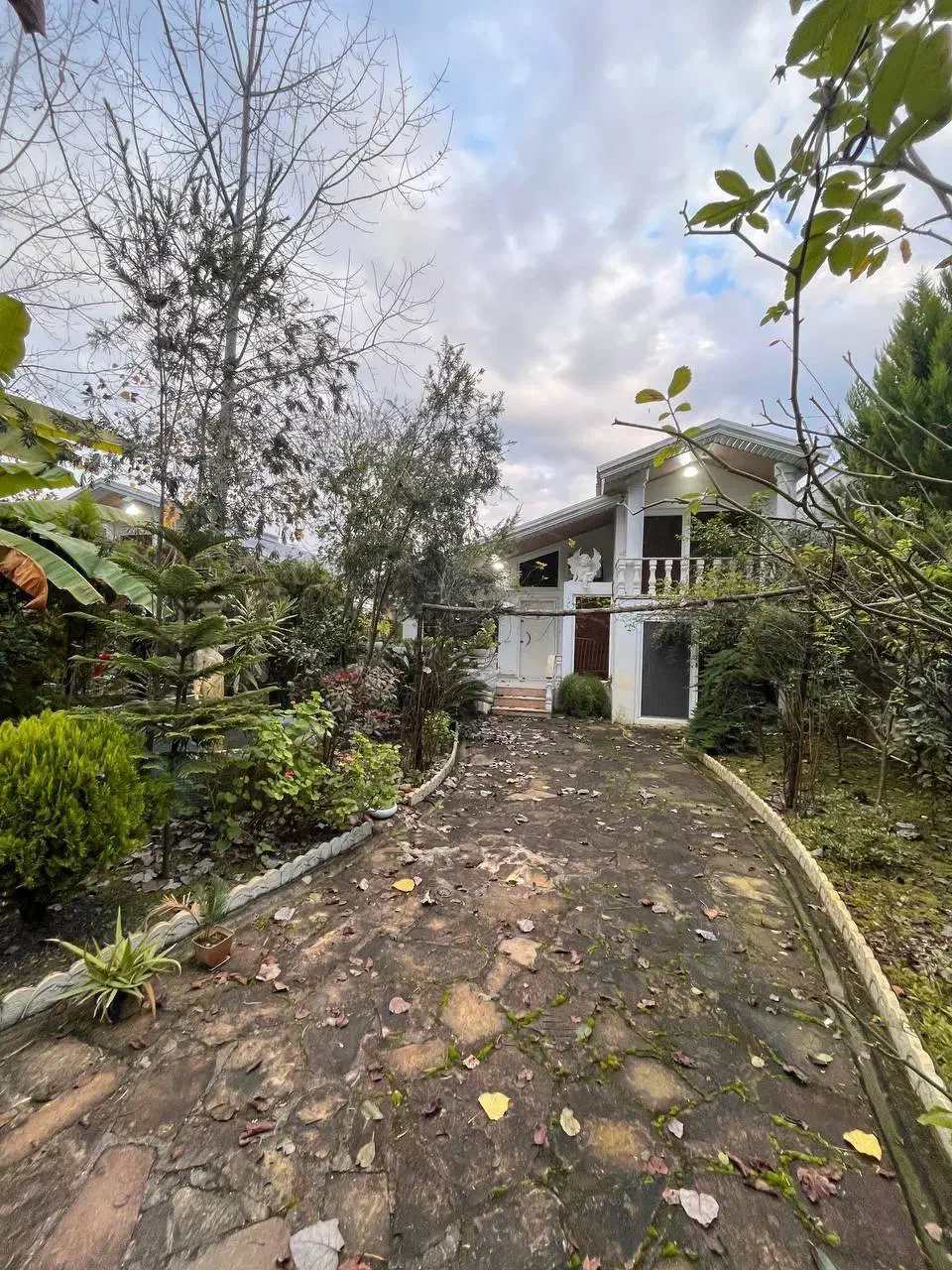 ویلا باغ 300متری زیر قیمت کار شناسی(فقط پول زمین)|فروش خانه و ویلا|چمستان, |دیوار