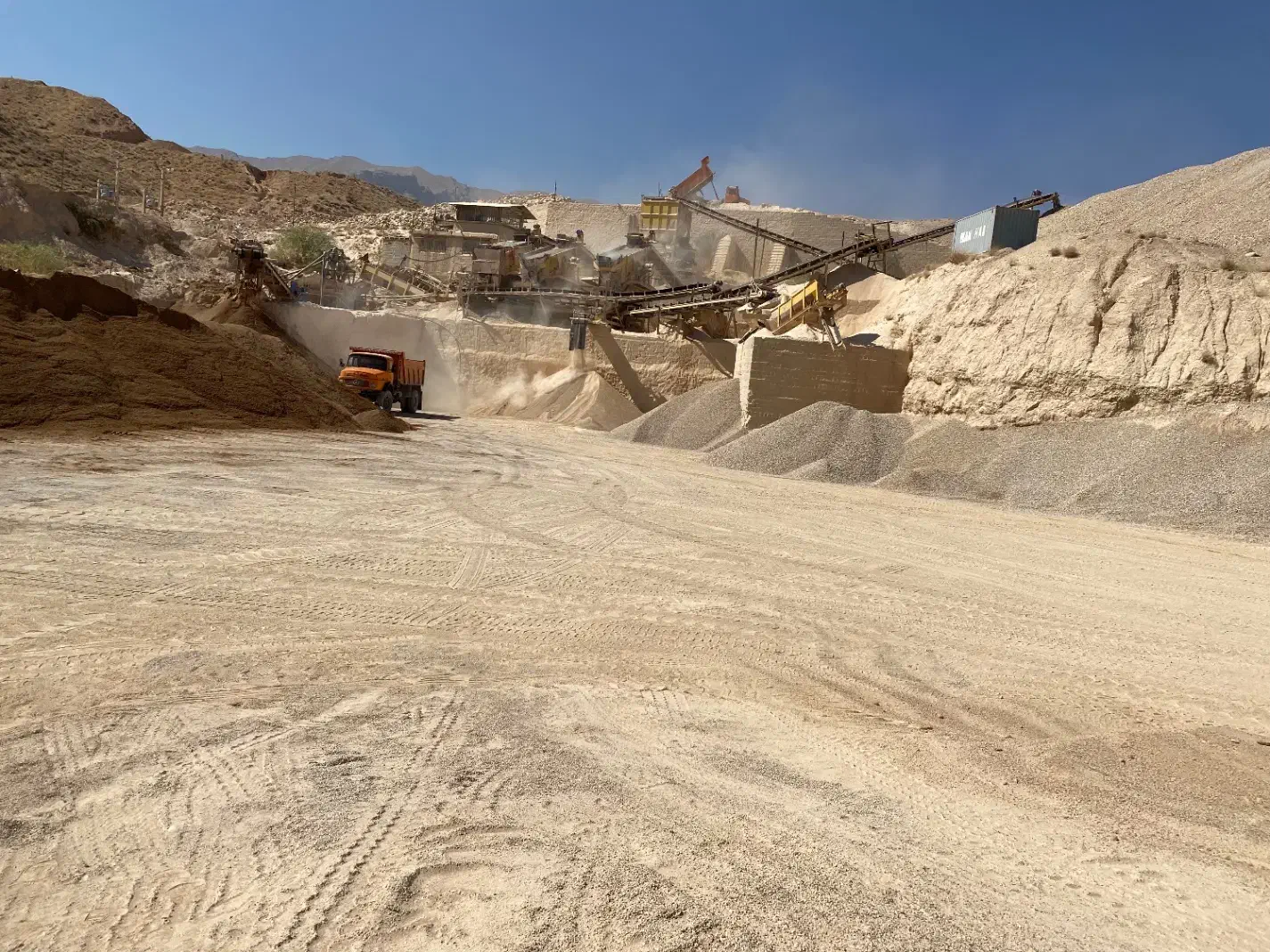 حمل ماسه ۰۶شسته|خدمات حمل و نقل|صدرا-فارس, فاز ۲|دیوار