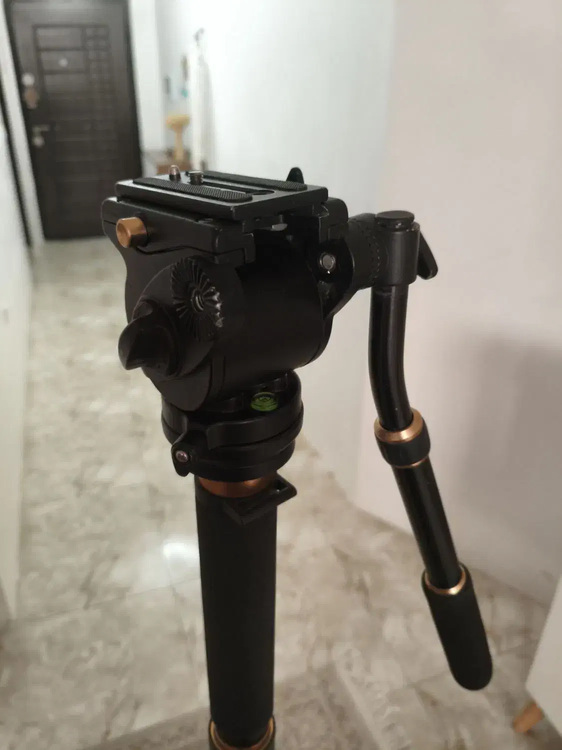 تک پایه هد دار جی یانگ بدنه کربن|دوربین عکاسی و فیلم‌برداری|کرج, کمال‌شهر|دیوار