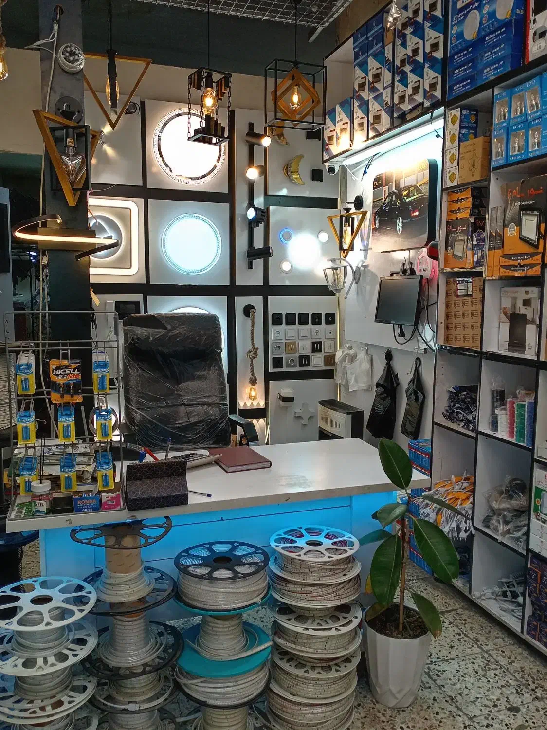 لوستر سقفی دیوار|لوستر و چراغ آویز|مشهد, طلاب|دیوار