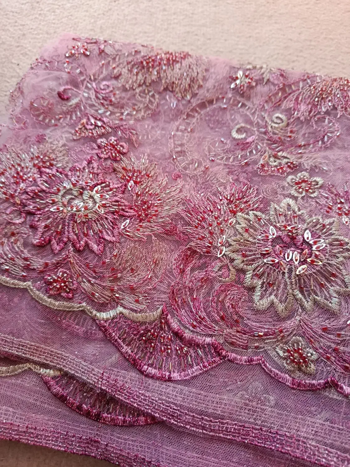 پارچه مجلسی|لوازم خیاطی و بافتنی|کرج, برغان|دیوار