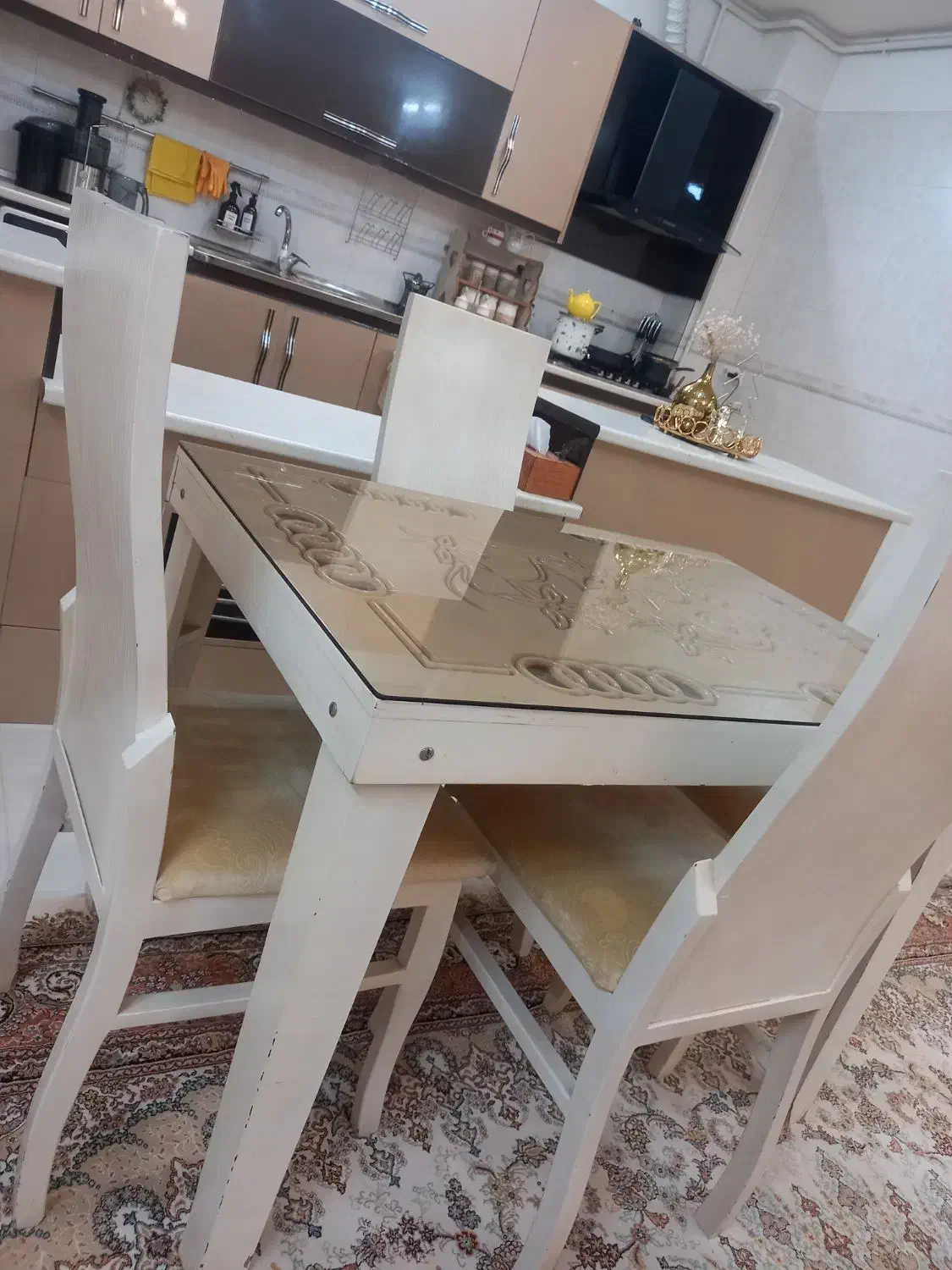 میز غذا خوری|میز و صندلی غذاخوری|بروجرد, |دیوار