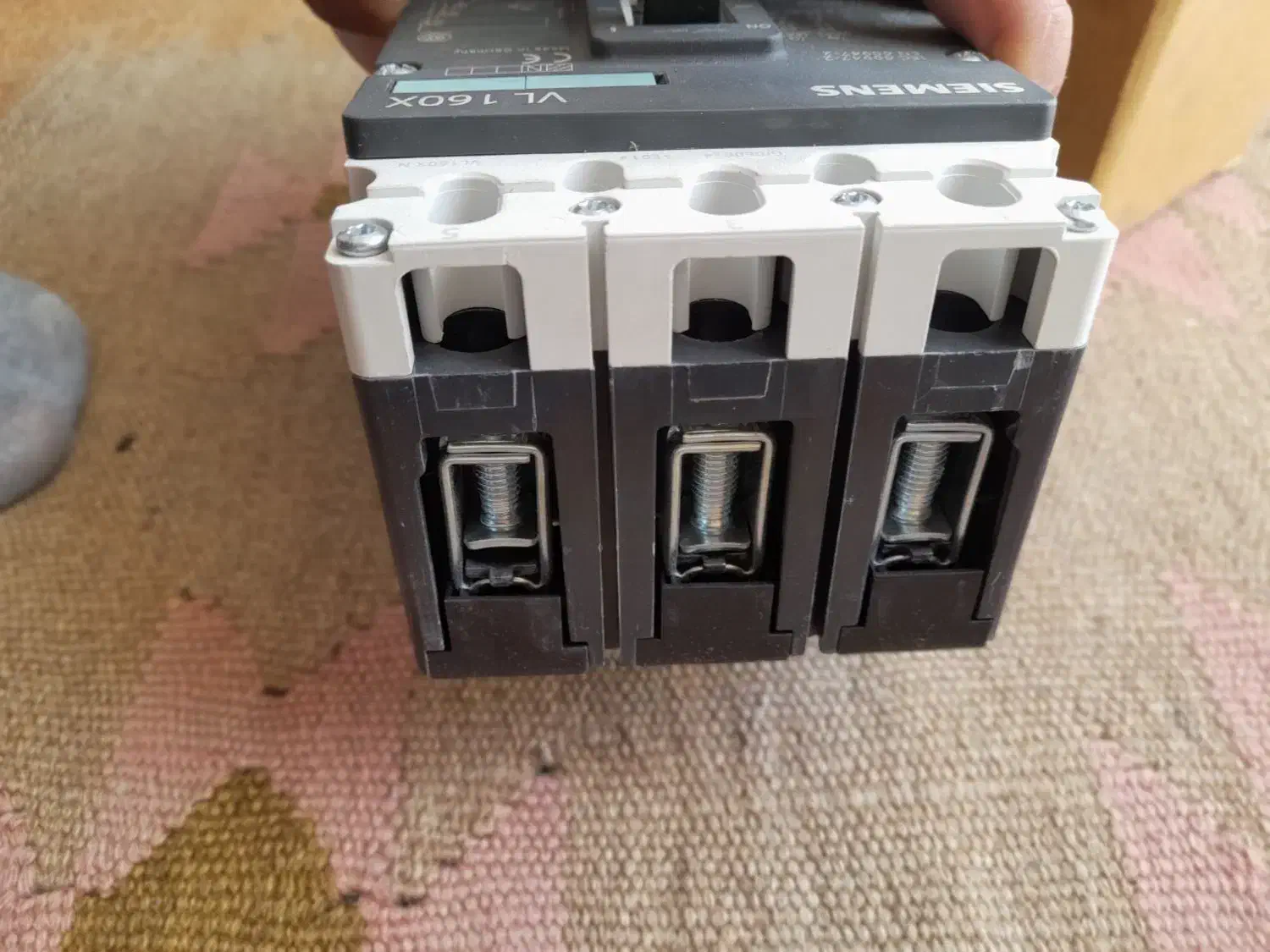 کلید محافظ زیمنس|مصالح و تجهیزات ساختمان|قرچک, داوود آباد|دیوار