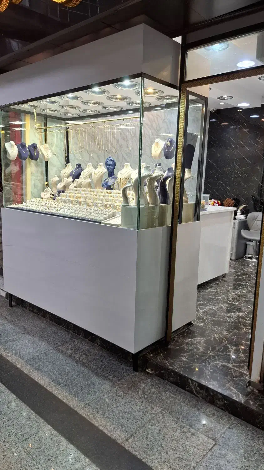 فروش طلا فروشی در بهترین نقطه،بازار رشت|فروش مغازه و غرفه|رشت, بازار|دیوار