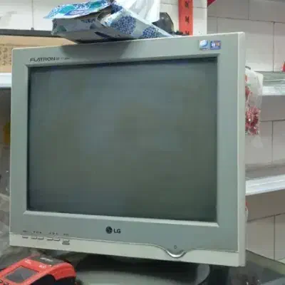 مانیتور قدیمی|قطعات و لوازم جانبی رایانه|اصفهان, شاهد|دیوار
