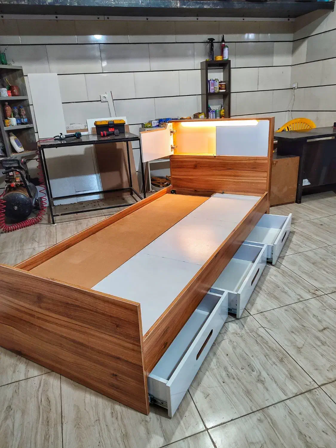 تخت بزرگسال سه کشو|تخت و سرویس خواب|خرمآباد, |دیوار