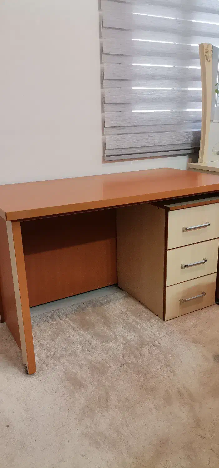 میز تحریر|میز تحریر و کامپیوتر|کاشان, صنعت|دیوار